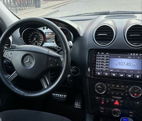 Черный Мерседес МЛ 320, объемом двигателя 3 л и пробегом 293 тыс. км за 11000 $, фото 11 на Automoto.ua