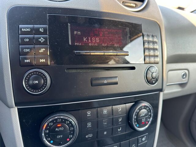 Черный Мерседес МЛ 320, объемом двигателя 3 л и пробегом 270 тыс. км за 13790 $, фото 22 на Automoto.ua