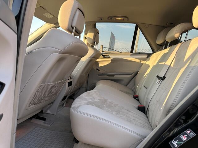 Черный Мерседес МЛ 320, объемом двигателя 3 л и пробегом 270 тыс. км за 13790 $, фото 8 на Automoto.ua