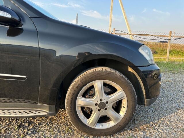 Черный Мерседес МЛ 320, объемом двигателя 3 л и пробегом 270 тыс. км за 13790 $, фото 10 на Automoto.ua