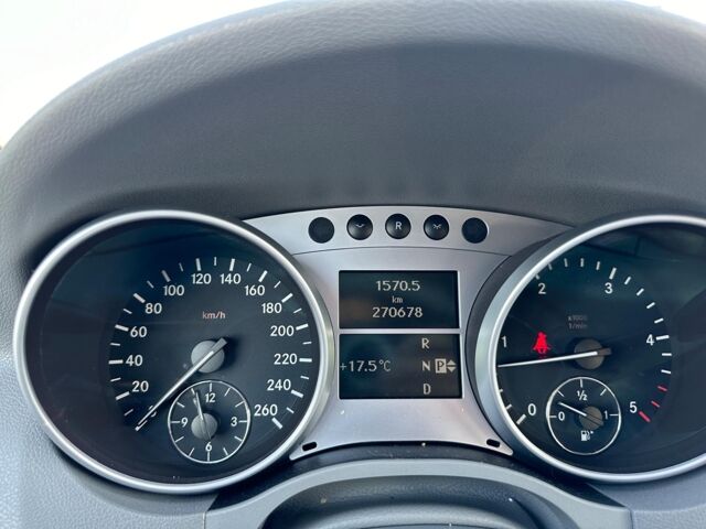 Черный Мерседес МЛ 320, объемом двигателя 3 л и пробегом 270 тыс. км за 13790 $, фото 19 на Automoto.ua