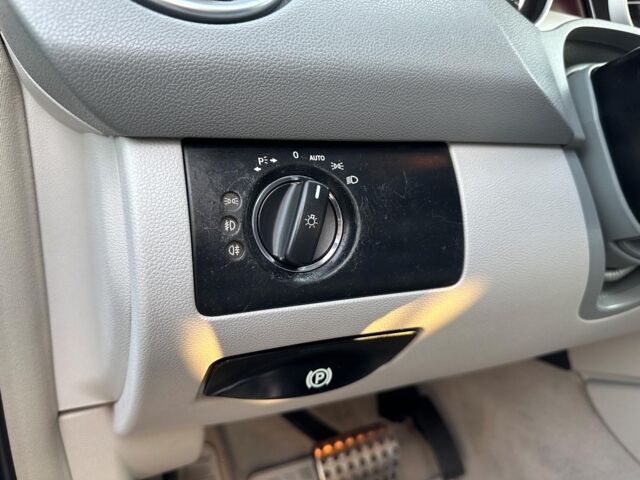 Черный Мерседес МЛ 320, объемом двигателя 3 л и пробегом 270 тыс. км за 13790 $, фото 16 на Automoto.ua