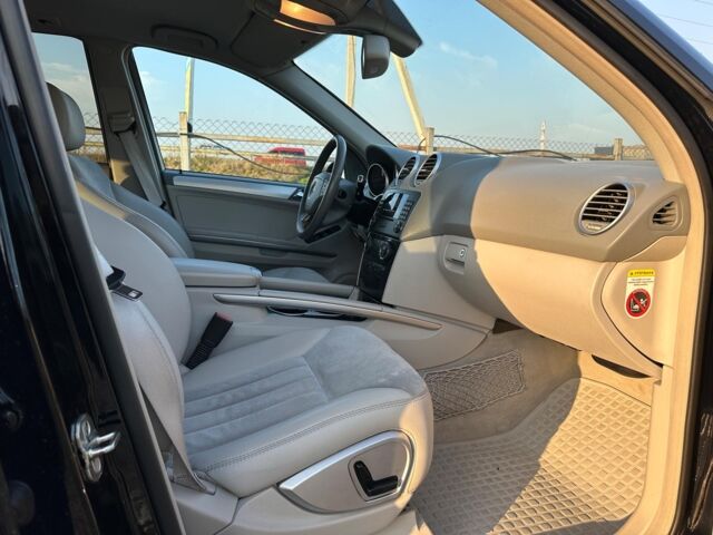 Черный Мерседес МЛ 320, объемом двигателя 3 л и пробегом 270 тыс. км за 13790 $, фото 13 на Automoto.ua