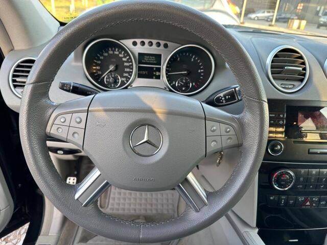 Черный Мерседес МЛ 320, объемом двигателя 3 л и пробегом 270 тыс. км за 13790 $, фото 18 на Automoto.ua