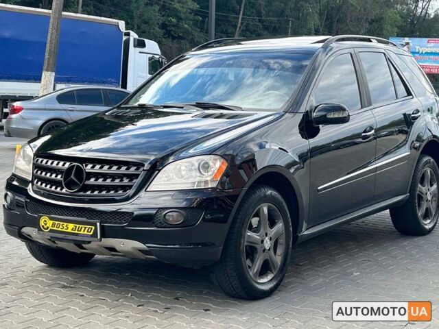 Черный Мерседес МЛ 320, объемом двигателя 3 л и пробегом 362 тыс. км за 12500 $, фото 2 на Automoto.ua
