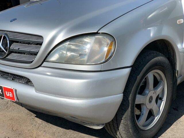 Серый Мерседес МЛ 320, объемом двигателя 3.2 л и пробегом 370 тыс. км за 6690 $, фото 8 на Automoto.ua