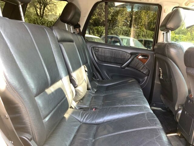 Серый Мерседес МЛ 320, объемом двигателя 3.2 л и пробегом 370 тыс. км за 6690 $, фото 19 на Automoto.ua