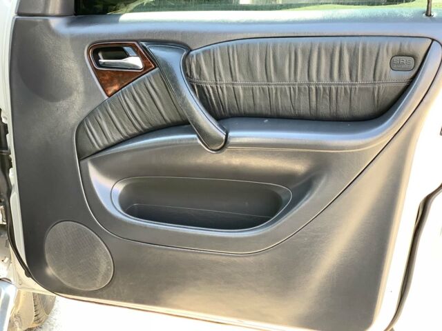 Серый Мерседес МЛ 320, объемом двигателя 3.2 л и пробегом 370 тыс. км за 6690 $, фото 31 на Automoto.ua