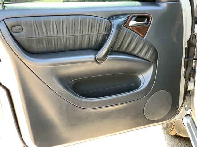 Серый Мерседес МЛ 320, объемом двигателя 3.2 л и пробегом 370 тыс. км за 6690 $, фото 30 на Automoto.ua