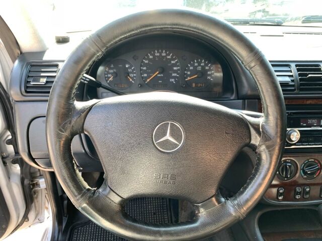 Серый Мерседес МЛ 320, объемом двигателя 3.2 л и пробегом 370 тыс. км за 6690 $, фото 11 на Automoto.ua