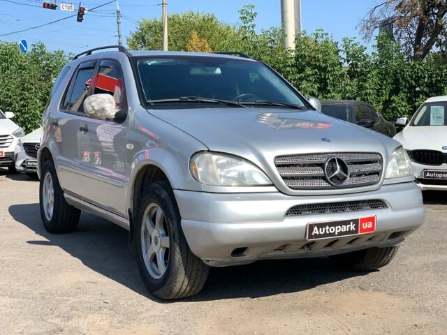 Серый Мерседес МЛ 320, объемом двигателя 3.2 л и пробегом 370 тыс. км за 6690 $, фото 2 на Automoto.ua