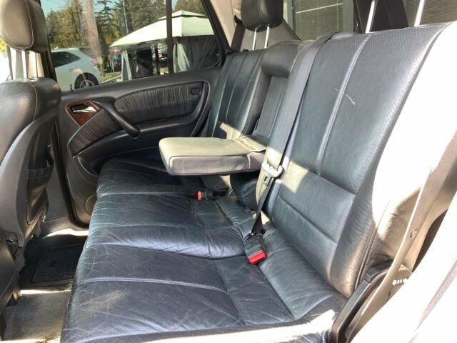 Серый Мерседес МЛ 320, объемом двигателя 3.2 л и пробегом 370 тыс. км за 6690 $, фото 16 на Automoto.ua