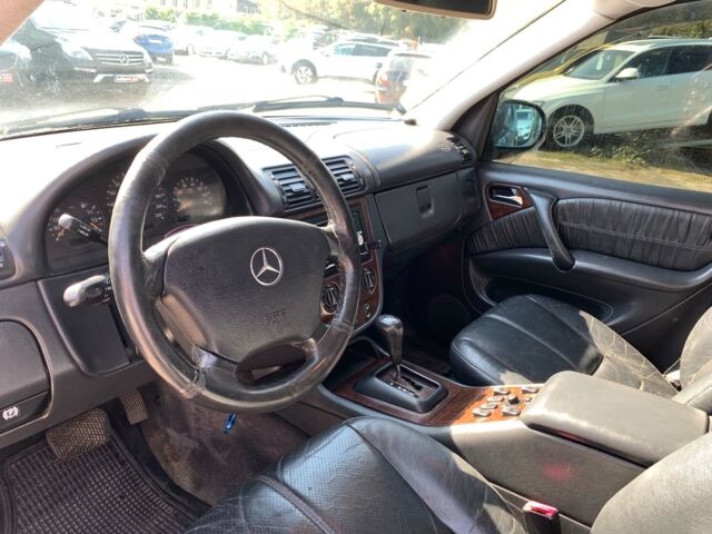 Серый Мерседес МЛ 320, объемом двигателя 3.2 л и пробегом 370 тыс. км за 6690 $, фото 10 на Automoto.ua