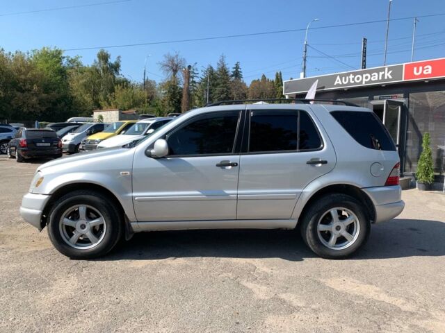 Серый Мерседес МЛ 320, объемом двигателя 3.2 л и пробегом 370 тыс. км за 6690 $, фото 6 на Automoto.ua