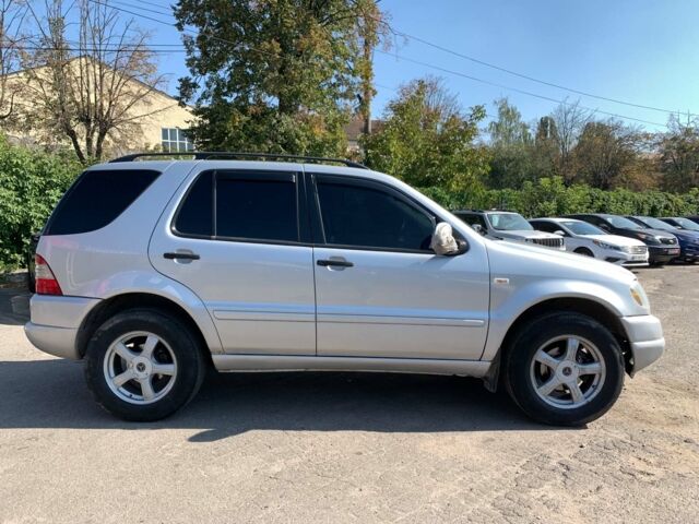 Серый Мерседес МЛ 320, объемом двигателя 3.2 л и пробегом 370 тыс. км за 6690 $, фото 3 на Automoto.ua