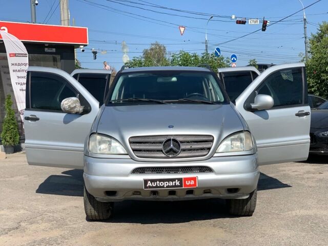 Серый Мерседес МЛ 320, объемом двигателя 3.2 л и пробегом 370 тыс. км за 6690 $, фото 26 на Automoto.ua