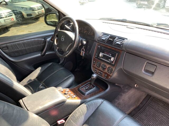 Серый Мерседес МЛ 320, объемом двигателя 3.2 л и пробегом 370 тыс. км за 6690 $, фото 17 на Automoto.ua