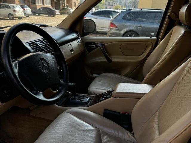 Зелений Мерседес МЛ 320, об'ємом двигуна 3.2 л та пробігом 250 тис. км за 5300 $, фото 6 на Automoto.ua