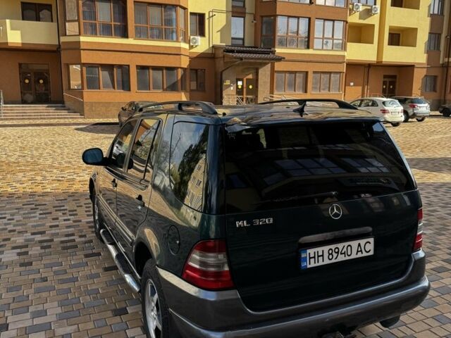 Зелений Мерседес МЛ 320, об'ємом двигуна 3.2 л та пробігом 250 тис. км за 5300 $, фото 1 на Automoto.ua