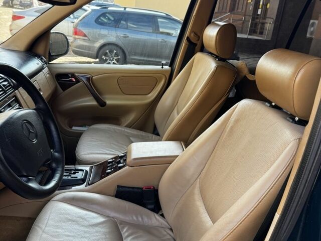 Зелений Мерседес МЛ 320, об'ємом двигуна 3.2 л та пробігом 250 тис. км за 5300 $, фото 3 на Automoto.ua