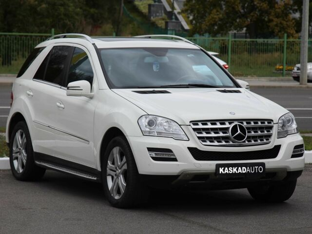 Білий Мерседес МЛ 350, об'ємом двигуна 3.5 л та пробігом 30 тис. км за 23999 $, фото 2 на Automoto.ua