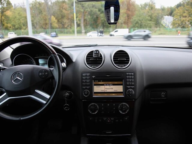 Білий Мерседес МЛ 350, об'ємом двигуна 3.5 л та пробігом 30 тис. км за 23999 $, фото 10 на Automoto.ua