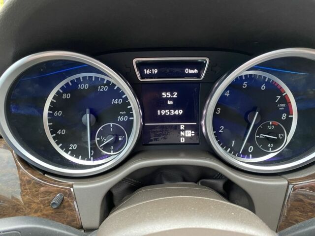 Белый Мерседес МЛ 350, объемом двигателя 3.5 л и пробегом 195 тыс. км за 18490 $, фото 6 на Automoto.ua