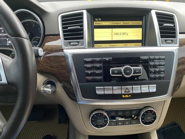 Белый Мерседес МЛ 350, объемом двигателя 3.5 л и пробегом 195 тыс. км за 18490 $, фото 5 на Automoto.ua