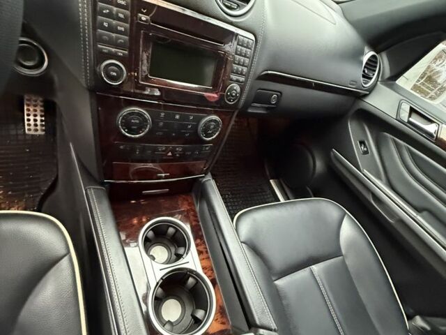 Мерседес МЛ 350 2011 у Запоріжжя на Automoto.ua Білий Мерседес МЛ 350, об'ємом двигуна 3 л та пробігом 356 тис. км за 16000 $, фото 6 на Automoto.ua