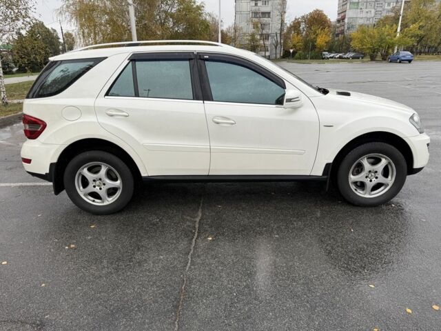 Мерседес МЛ 350 2011 у Запоріжжя на Automoto.ua Білий Мерседес МЛ 350, об'ємом двигуна 3 л та пробігом 356 тис. км за 16000 $, фото 3 на Automoto.ua