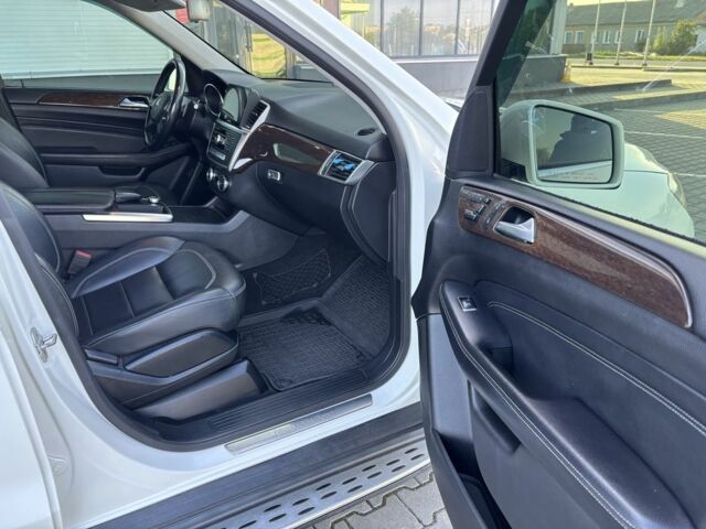 Білий Мерседес МЛ 350, об'ємом двигуна 3.5 л та пробігом 195 тис. км за 18000 $, фото 9 на Automoto.ua