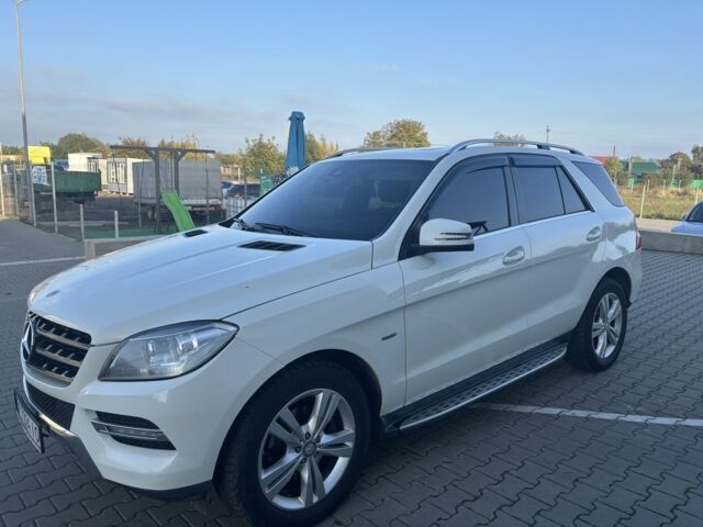 Білий Мерседес МЛ 350, об'ємом двигуна 3.5 л та пробігом 195 тис. км за 18000 $, фото 3 на Automoto.ua