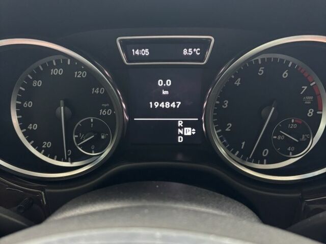 Білий Мерседес МЛ 350, об'ємом двигуна 3.5 л та пробігом 195 тис. км за 18000 $, фото 4 на Automoto.ua