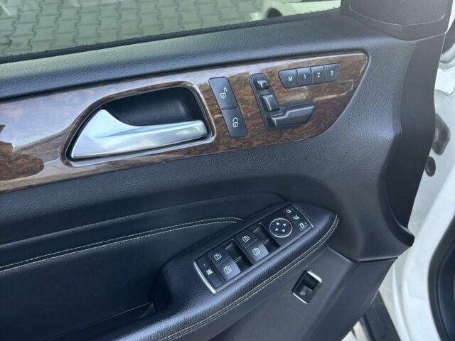 Білий Мерседес МЛ 350, об'ємом двигуна 3.5 л та пробігом 195 тис. км за 18000 $, фото 8 на Automoto.ua