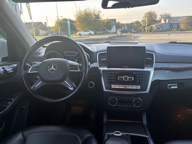 Білий Мерседес МЛ 350, об'ємом двигуна 3.5 л та пробігом 195 тис. км за 18000 $, фото 7 на Automoto.ua