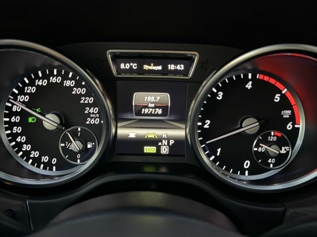 Білий Мерседес МЛ 350, об'ємом двигуна 3 л та пробігом 197 тис. км за 28000 $, фото 16 на Automoto.ua