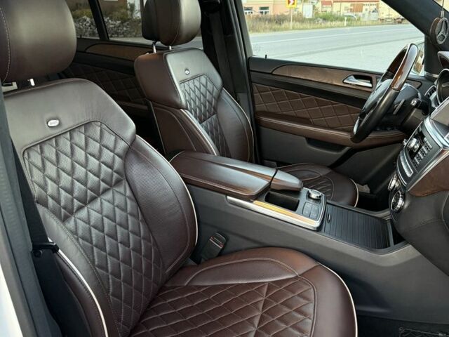 Білий Мерседес МЛ 350, об'ємом двигуна 3 л та пробігом 197 тис. км за 28000 $, фото 11 на Automoto.ua