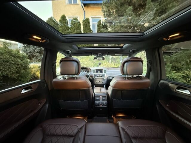 Білий Мерседес МЛ 350, об'ємом двигуна 3 л та пробігом 197 тис. км за 28000 $, фото 7 на Automoto.ua