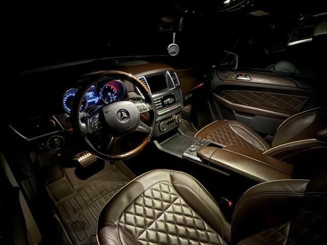 Білий Мерседес МЛ 350, об'ємом двигуна 3 л та пробігом 197 тис. км за 28000 $, фото 19 на Automoto.ua