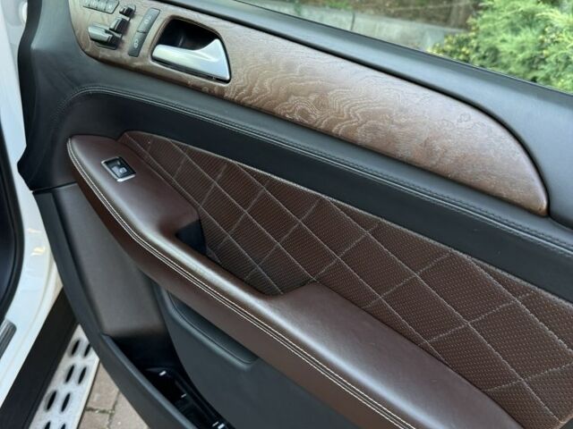 Білий Мерседес МЛ 350, об'ємом двигуна 3 л та пробігом 197 тис. км за 28000 $, фото 4 на Automoto.ua