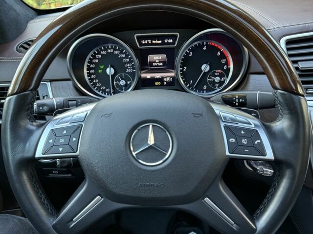 Білий Мерседес МЛ 350, об'ємом двигуна 3 л та пробігом 197 тис. км за 28000 $, фото 6 на Automoto.ua