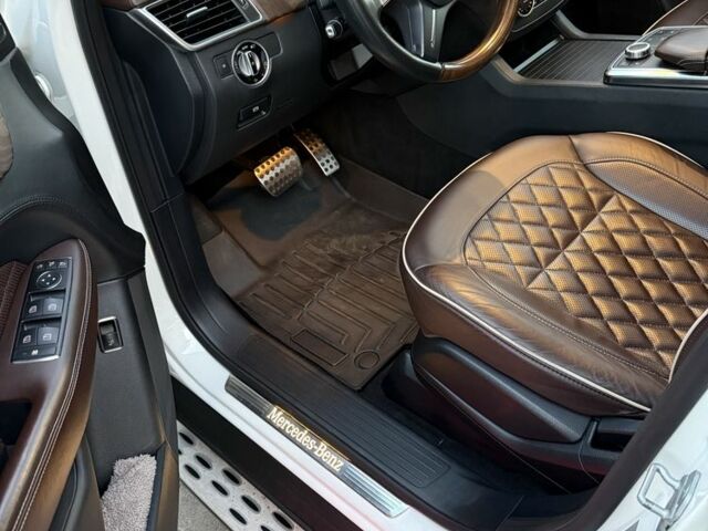 Білий Мерседес МЛ 350, об'ємом двигуна 3 л та пробігом 197 тис. км за 28000 $, фото 14 на Automoto.ua