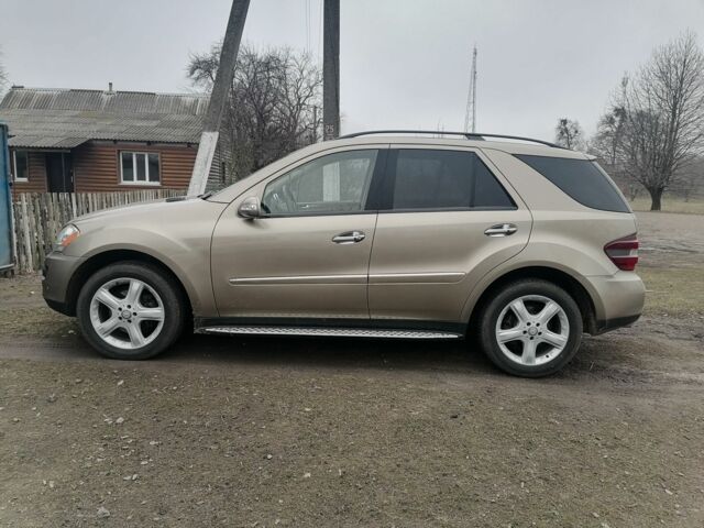 Бежевый Мерседес МЛ 350, объемом двигателя 3.5 л и пробегом 106 тыс. км за 13500 $, фото 1 на Automoto.ua