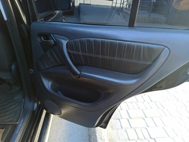 Черный Мерседес МЛ 350, объемом двигателя 3.7 л и пробегом 350 тыс. км за 5950 $, фото 15 на Automoto.ua