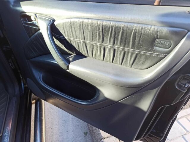 Черный Мерседес МЛ 350, объемом двигателя 3.7 л и пробегом 350 тыс. км за 5950 $, фото 14 на Automoto.ua