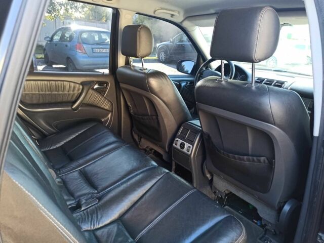 Черный Мерседес МЛ 350, объемом двигателя 3.7 л и пробегом 350 тыс. км за 5950 $, фото 6 на Automoto.ua