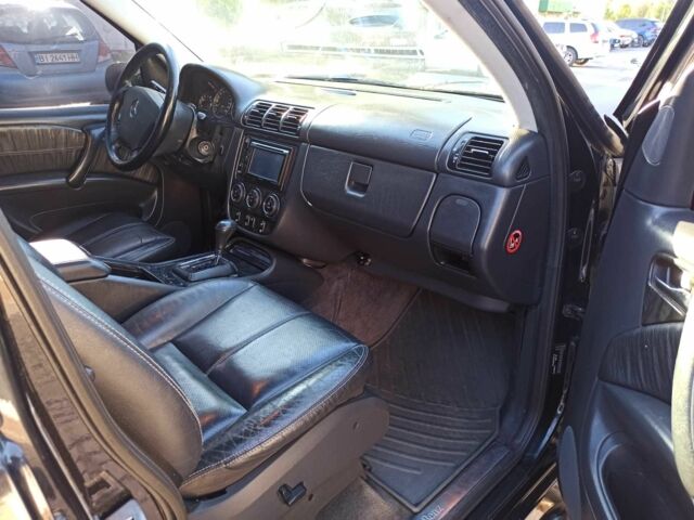 Черный Мерседес МЛ 350, объемом двигателя 3.7 л и пробегом 350 тыс. км за 5950 $, фото 3 на Automoto.ua