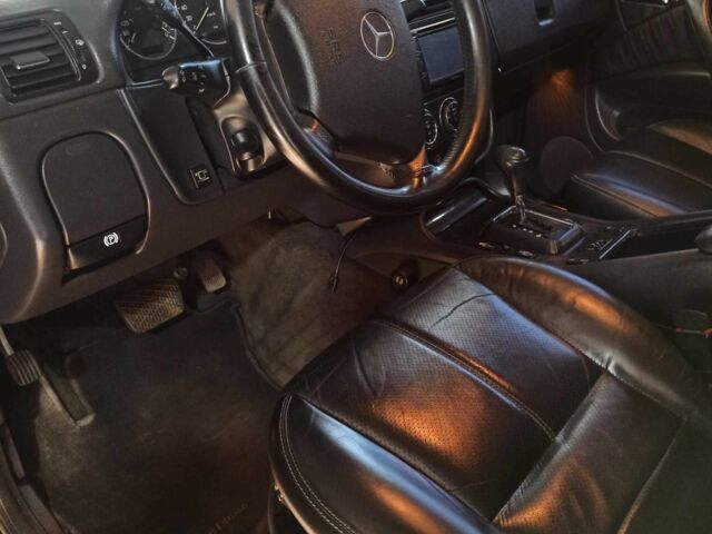 Черный Мерседес МЛ 350, объемом двигателя 3.7 л и пробегом 350 тыс. км за 5950 $, фото 2 на Automoto.ua