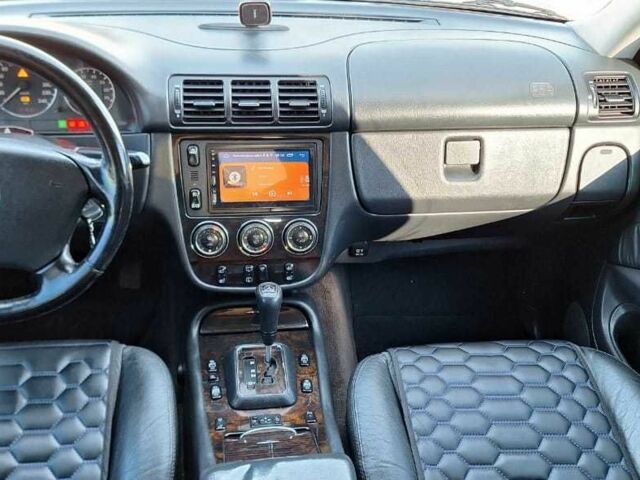 Черный Мерседес МЛ 350, объемом двигателя 3.7 л и пробегом 325 тыс. км за 5555 $, фото 12 на Automoto.ua