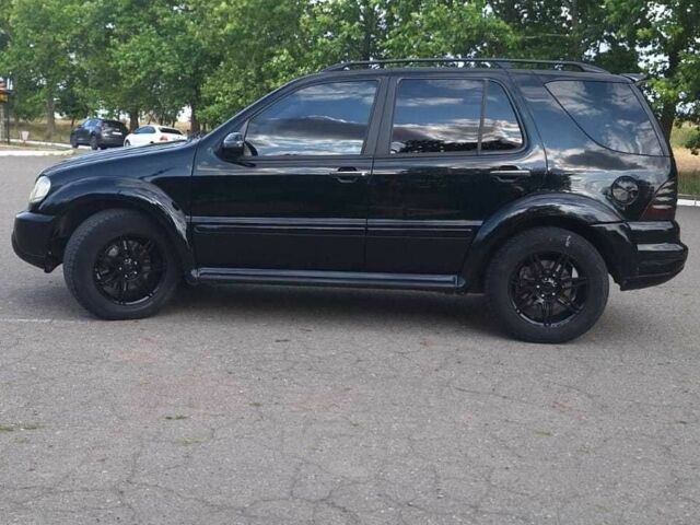 Черный Мерседес МЛ 350, объемом двигателя 3.7 л и пробегом 325 тыс. км за 5555 $, фото 7 на Automoto.ua